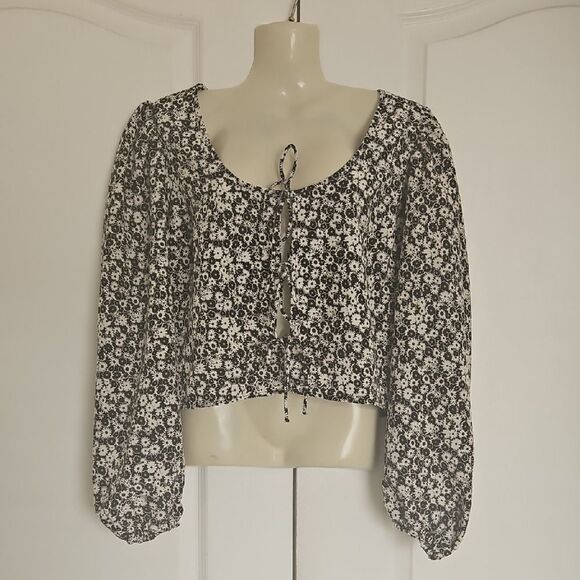 Levi's Tops - Levi's Black and White Smocked Crop Blouse